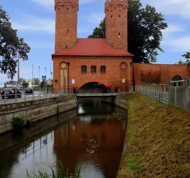 Szpital kliniczny w Szczecinie w kryzysie: zamraża pensje, by kupić leki. PiS interweniuje