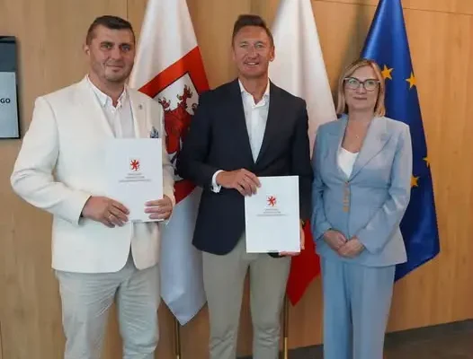 Gogolewo zyska nowe boisko wielofunkcyjne – gmina Marianowo podpisała umowę