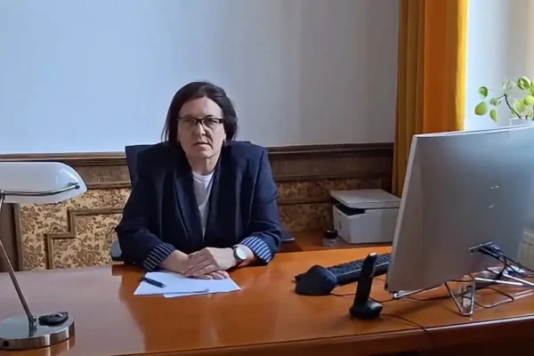 Ponad 12,7 tys. zł na wyposażenie gabinetu burmistrza Ińska – mieszkańcy pytają o zasadność wydatków