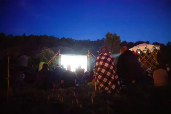 Kino plenerowe w Dolicach – filmowy wieczór przed dożynkami