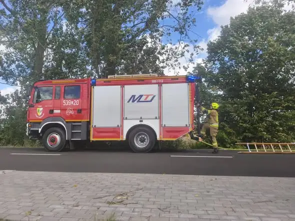 Uwięziony pies w studni — interwencja OSP Stara Dąbrowa