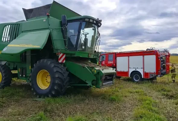 Pożar kombajnu w Ściennem – interweniowała OSP Ińsko
