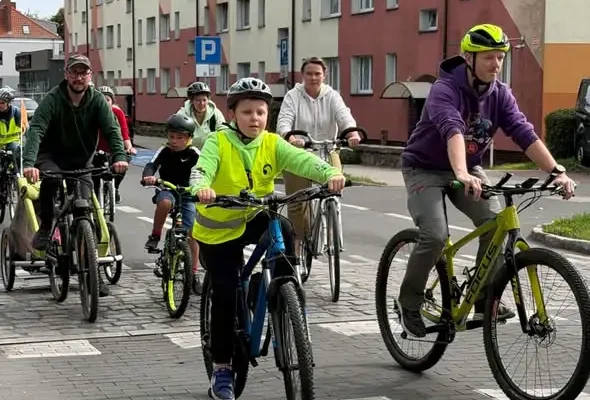 Stargard: Rowerowa Masa Krytyczna i sukces uczniów w konkursie Odblaskowa Szkoła