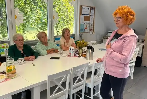 Joga w Ińsku: seniorzy rozpoczęli cykl zajęć w plenerze