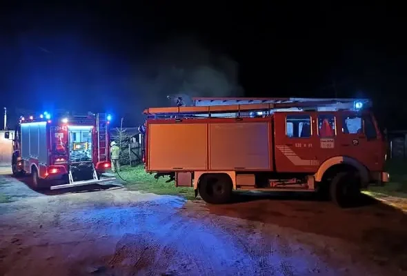 Pożar gałęzi w Bralęcinie — fałszywy alarm o płonącym garażu