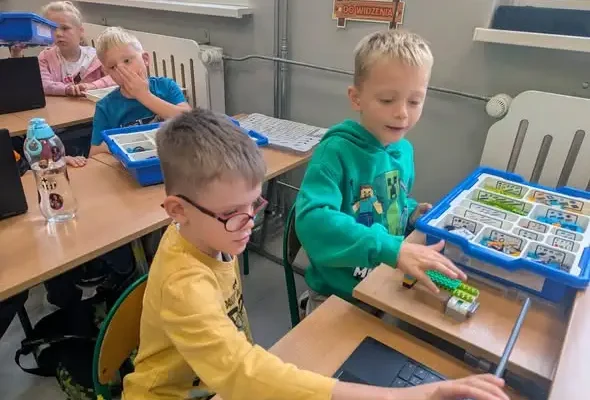 Szkoła Robotów: LEGO i programowanie w klasach 0–3
