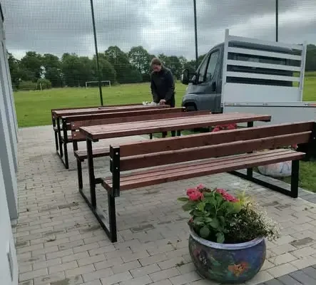 Nowe ławki i ławostoły przy Placówce Wsparcia Dziennego w Białuniu