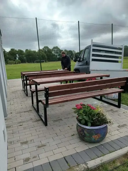 Nowe ławki i ławostoły przy Placówce Wsparcia Dziennego w Białuniu