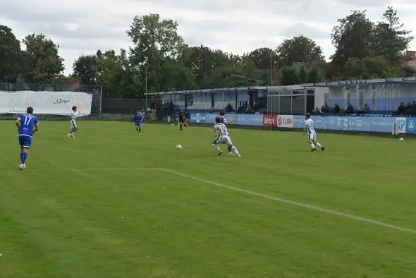 Błękitni Stargard remisują z Victorią Września 1:1 po kontrowersyjnej czerwonej kartce