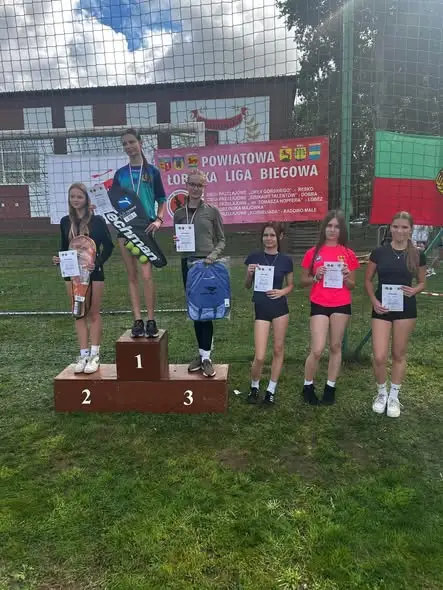 Biegi przełajowe w Dobrej: sukces uczniów SP1 Stargard