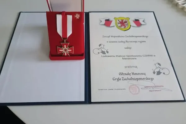 LKS Czarni Marianowo z Srebrną Odznaką Gryfa Zachodniopomorskiego
