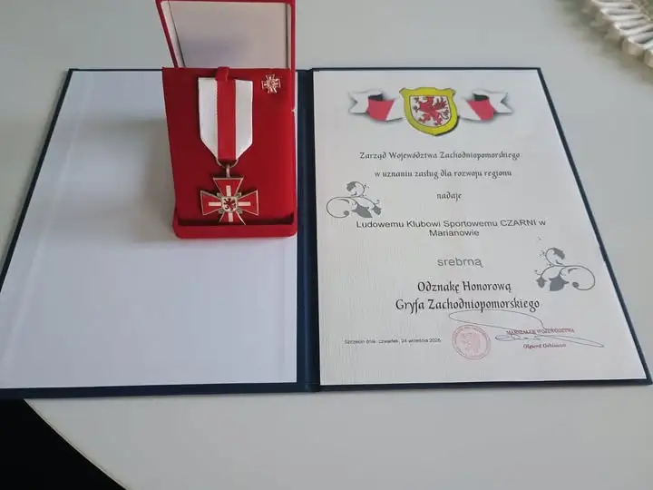 LKS Czarni Marianowo z Srebrną Odznaką Gryfa Zachodniopomorskiego