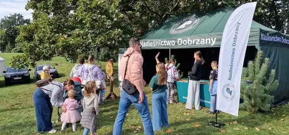 Leśnicy z Nadleśnictwa Dobrzany na pikniku naukowym w Stargardzie