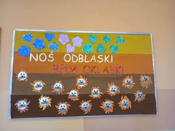 Uczniowie ze Szkoły Podstawowej w Dolicach tworzą gazetki o bezpieczeństwie na drodze