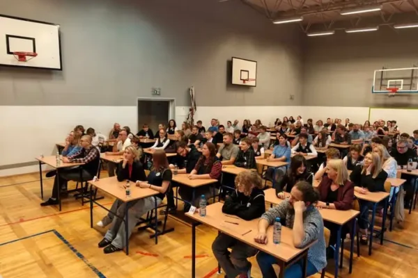 Rodzice zasiedli w ławkach – próbny egzamin ósmoklasisty w SP1 Stargard