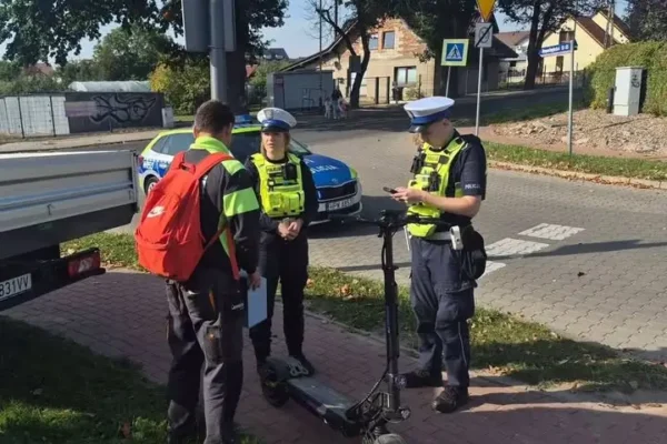 Stargard: Policja sprawdzała hulajnogistów i rowerzystów. Wręczali kaski