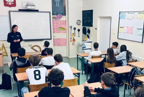 Stargard: policjantka uczyła uczniów, jak radzić sobie z hejtem w sieci