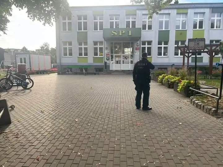 Policja ze Stargardu patroluje okolice szkół. Bezpieczeństwo uczniów priorytetem