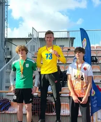 Lekkoatleci z UKS Kobylanka z medalami mistrzostw Małopolski w Tarnowie