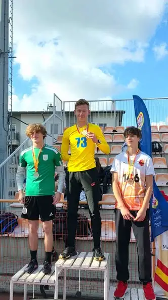 Lekkoatleci z UKS Kobylanka z medalami mistrzostw Małopolski w Tarnowie