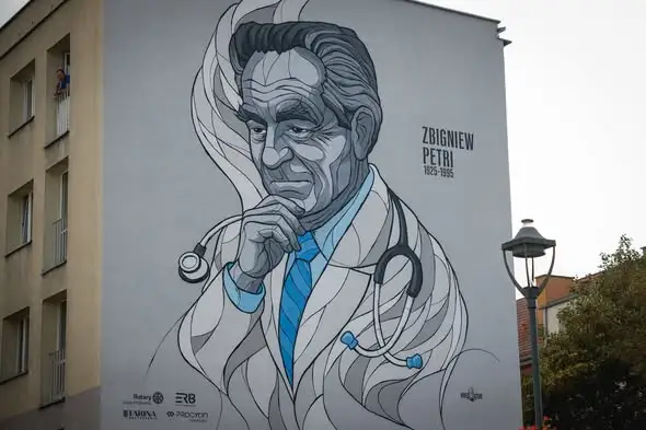 Mural doktora Zbigniewa Petriego – hołd dla człowieka, który dawał siebie innym