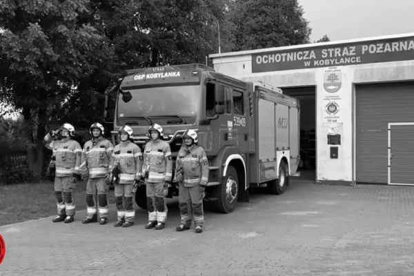 Strażacy oddają hołd tragicznie zmarłym kolegom. Sygnały o 18:00