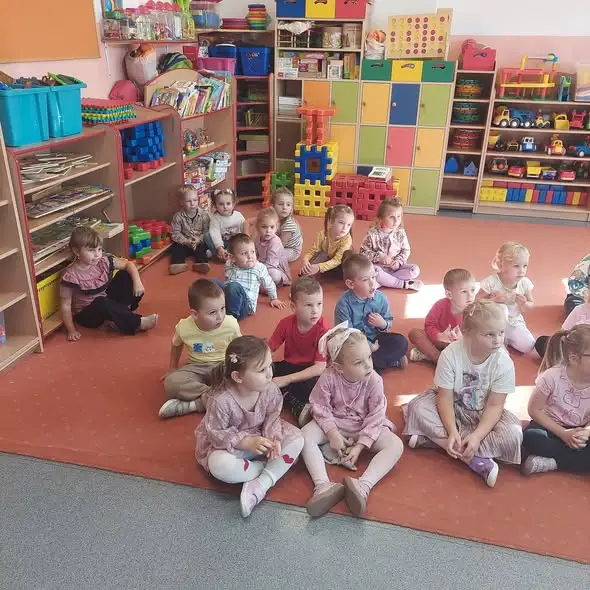 Leśnik odwiedził przedszkolaków. Dzieci poznały tajemnice lasu