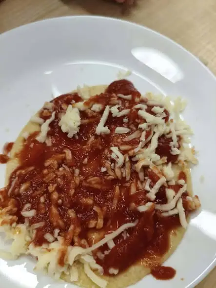 Mali kucharze z Białunia piekli mini pizze w ramach projektu unijnego