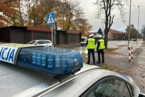Jesienna aura na drogach. Policja ze Stargardu apeluje o rozwagę za kierownicą