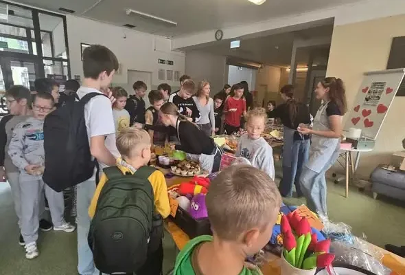 Kiermasz charytatywny w SP 2 Stargard – społeczność razem dla Natalki