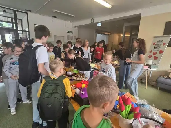 Kiermasz charytatywny w SP 2 Stargard – społeczność razem dla Natalki