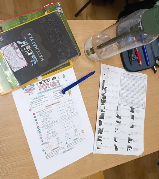 Code Week w matematyce: uczniowie klas 7a i 7c odkrywali zakodowany obrazek