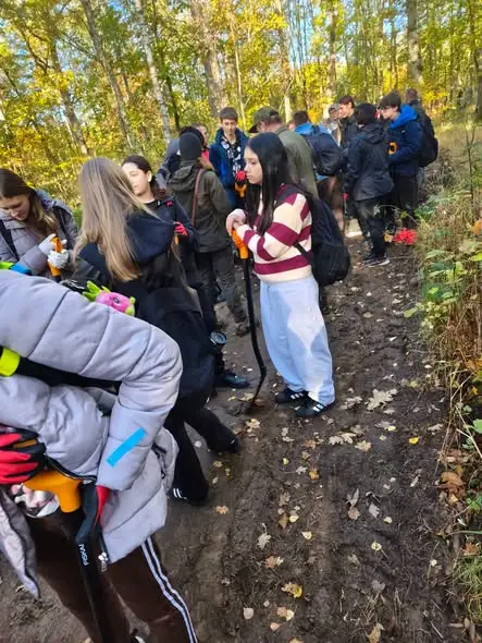 Szkoła w Dolicach sadziła drzewa pod patronatem Marszałka Województwa Zachodniopomorskiego