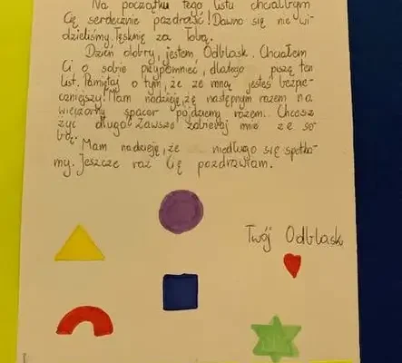 Uczniowie z SP5 w Stargardzie napisali „Listy od odblasków”. Wystawa uczy bezpieczeństwa