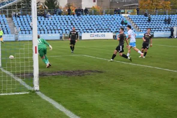 Kluczevia remisuje z Flotą, Błękitni wygrywają z Gromem – sportowy weekend w Stargardzie