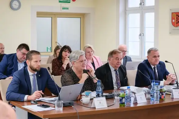 XXX sesja Rady Powiatu Stargardzkiego: kluczowe decyzje dla edukacji i bezpieczeństwa