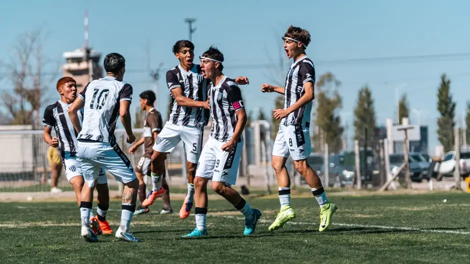 Rezerwy GLKS rozgromiły Inę Nadarzyn 7:1 w 10. kolejce KEEZA Klasy A